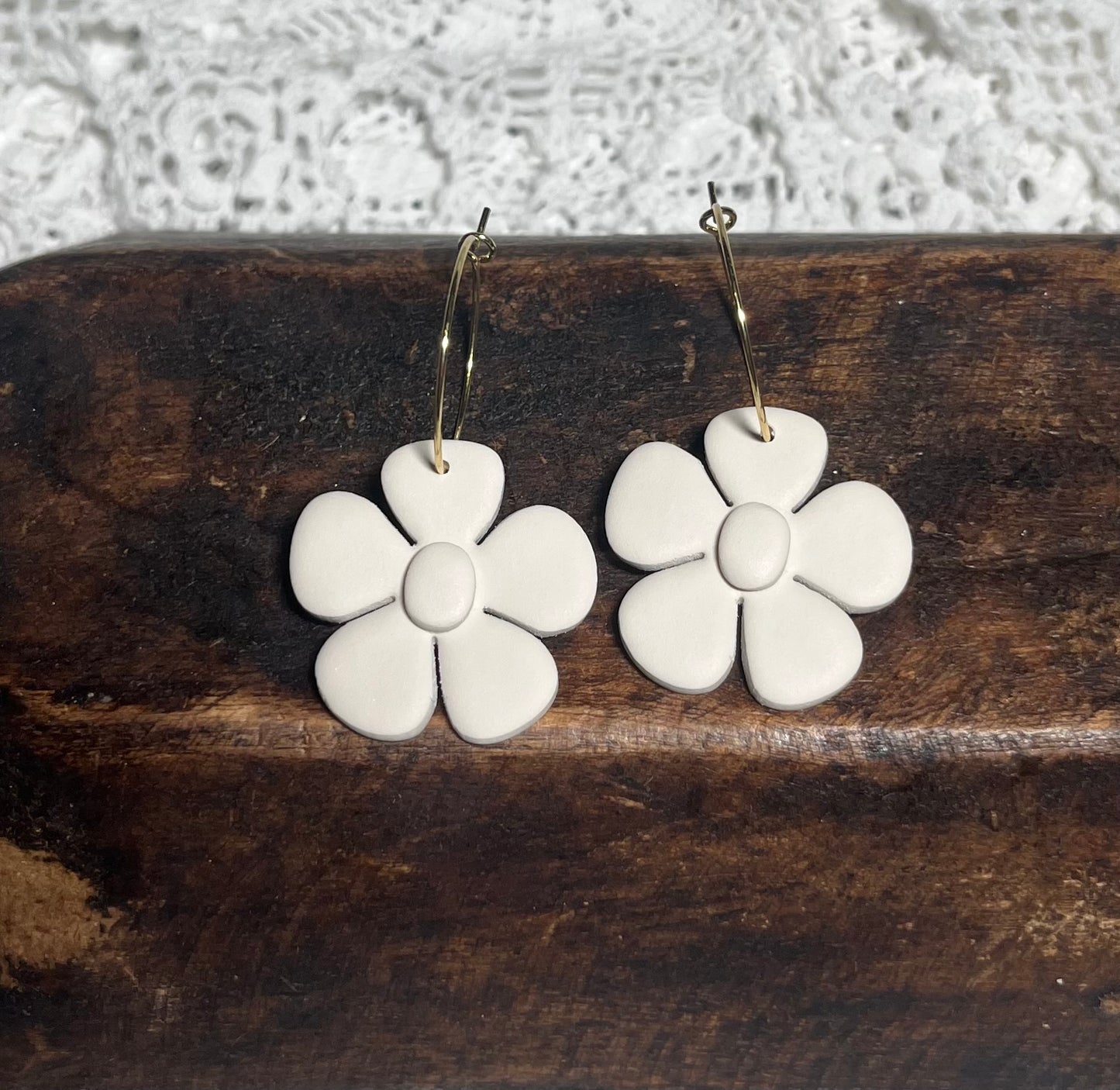 Funky flower hoops ivory