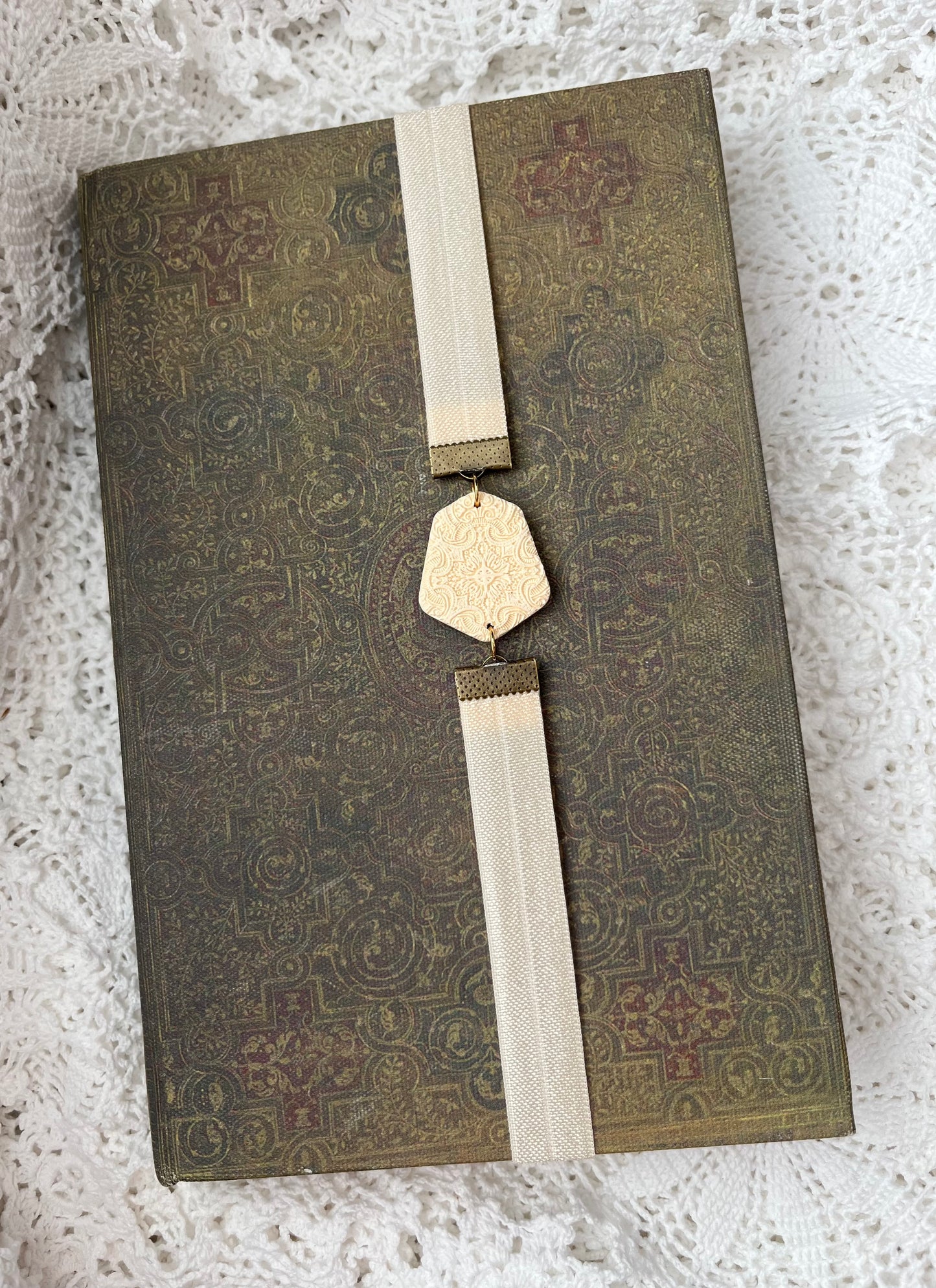 Vanilla textured bookmark