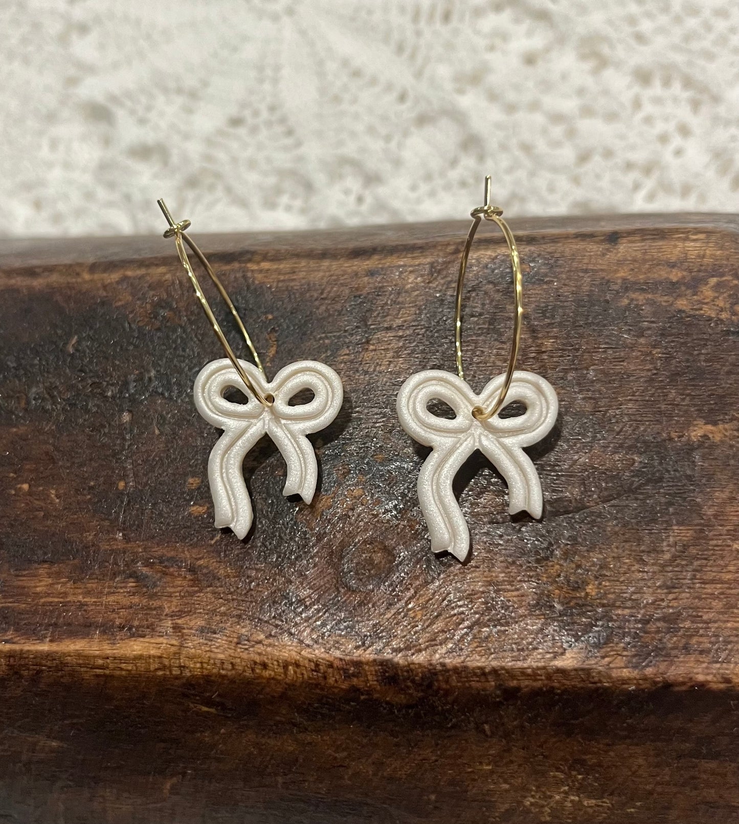 Pearl bow hoops