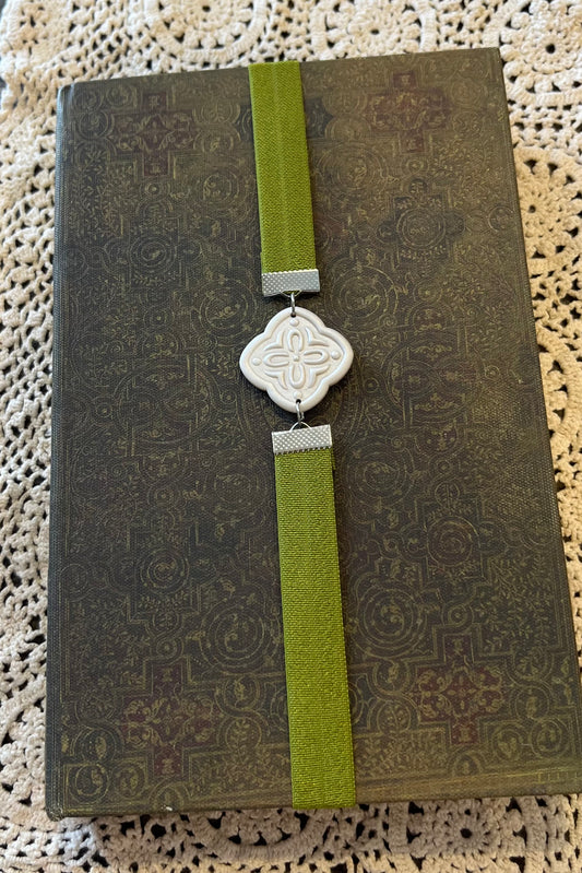 Key lime/pearl textured bookmark
