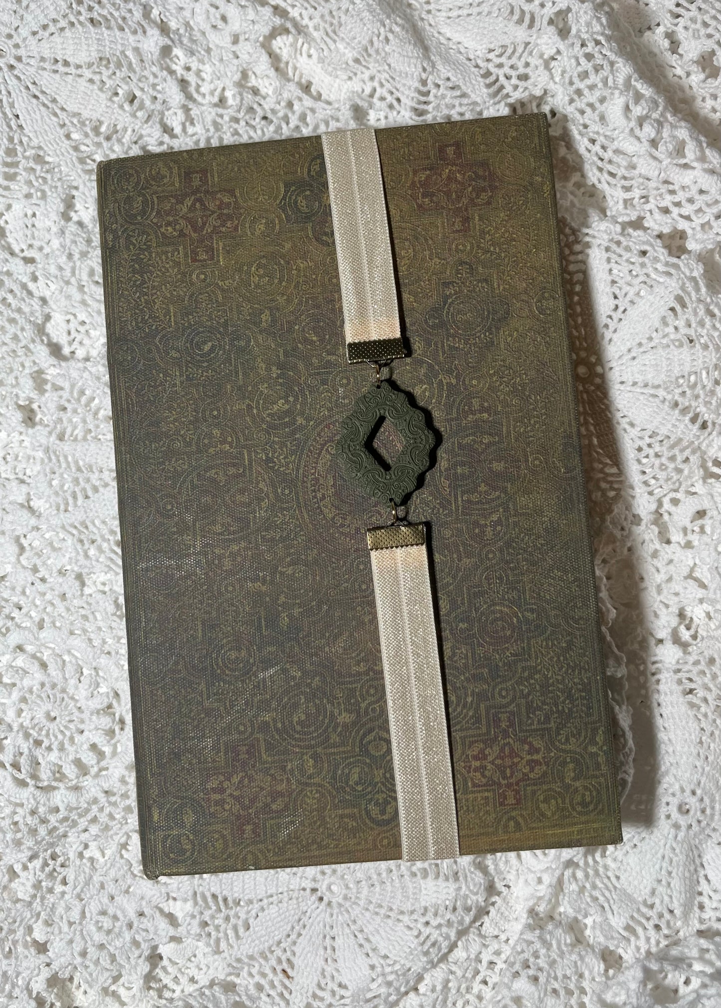 Green textured/cream bookmark