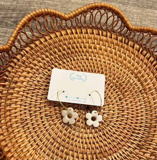 Flower hoops pearl