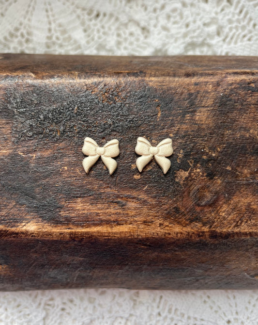 Bow studs gold